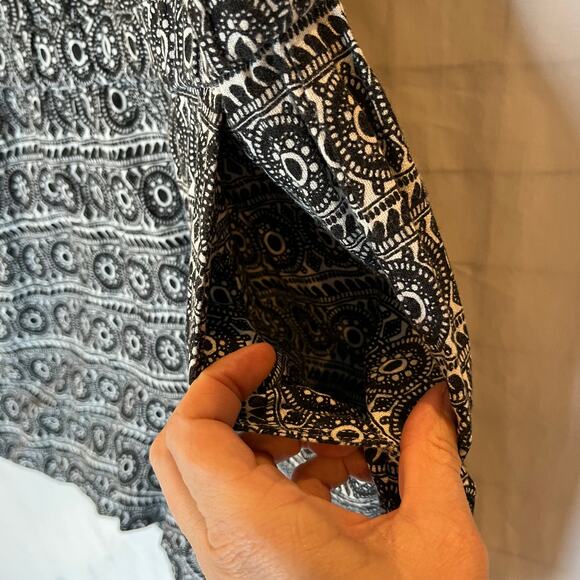 Ann Taylor LOFT Women's M Black White Geometric Sleeveless Romper Spring Summer - Picture 7 of 7